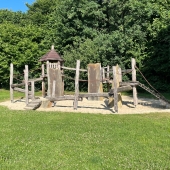 Bild vom Spielplatz anzeigen.