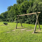 Bild vom Spielplatz anzeigen.