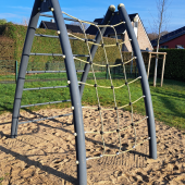 Bild vom Spielplatz anzeigen.