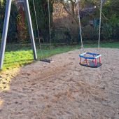 Bild vom Spielplatz anzeigen.