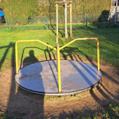 Bild vom Spielplatz anzeigen.