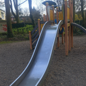 Bild vom Spielplatz anzeigen.