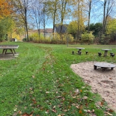 Bild vom Spielplatz anzeigen.