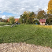 Bild vom Spielplatz anzeigen.