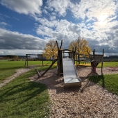 Bild vom Spielplatz anzeigen.