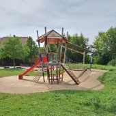 Bild vom Spielplatz anzeigen.