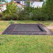 Bild vom Spielplatz anzeigen.