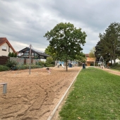Bild vom Spielplatz anzeigen.