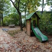 Bild vom Spielplatz anzeigen.