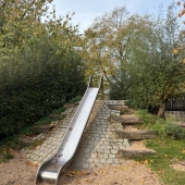 Bild vom Spielplatz anzeigen.