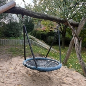 Bild vom Spielplatz anzeigen.