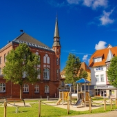 Bild vom Spielplatz anzeigen.