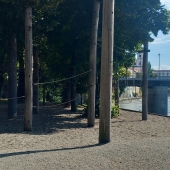 Bild vom Spielplatz anzeigen.