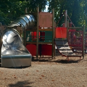 Bild vom Spielplatz anzeigen.