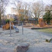 Bild vom Spielplatz anzeigen.