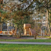 Bild vom Spielplatz anzeigen.