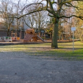 Bild vom Spielplatz anzeigen.