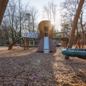 Bild vom Spielplatz anzeigen.
