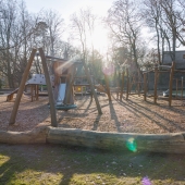 Bild vom Spielplatz anzeigen.