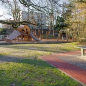 Bild vom Spielplatz anzeigen.