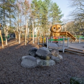 Bild vom Spielplatz anzeigen.