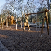 Bild vom Spielplatz anzeigen.