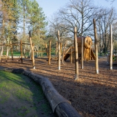 Bild vom Spielplatz anzeigen.