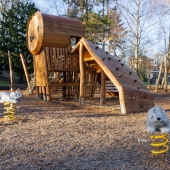 Bild vom Spielplatz anzeigen.