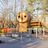 Bild vom Spielplatz anzeigen.
