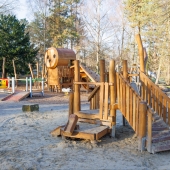 Bild vom Spielplatz anzeigen.
