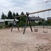 Bild vom Spielplatz anzeigen.