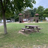Bild vom Spielplatz anzeigen.