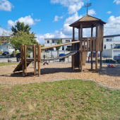 Bild vom Spielplatz anzeigen.
