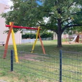 Bild vom Spielplatz anzeigen.
