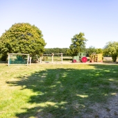 Bild vom Spielplatz anzeigen.