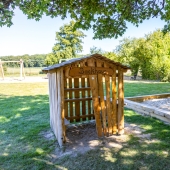 Bild vom Spielplatz anzeigen.