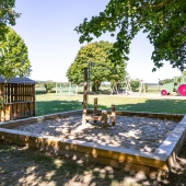 Bild vom Spielplatz anzeigen.