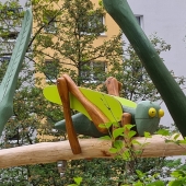 Bild vom Spielplatz anzeigen.