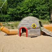 Bild vom Spielplatz anzeigen.
