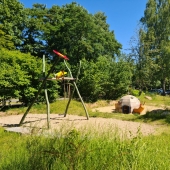 Bild vom Spielplatz anzeigen.