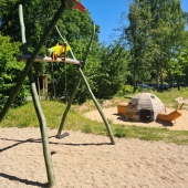 Bild vom Spielplatz anzeigen.
