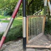 Bild vom Spielplatz anzeigen.