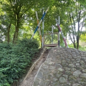 Bild vom Spielplatz anzeigen.