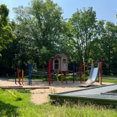 Bild vom Spielplatz anzeigen.