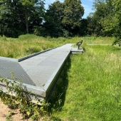 Bild vom Spielplatz anzeigen.