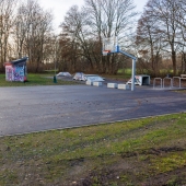 Bild vom Spielplatz anzeigen.