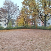 Bild vom Spielplatz anzeigen.