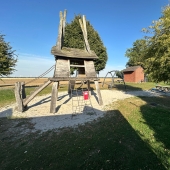 Bild vom Spielplatz anzeigen.