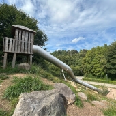 Bild vom Spielplatz anzeigen.
