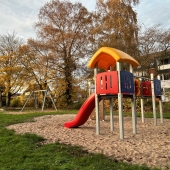 Bild vom Spielplatz anzeigen.